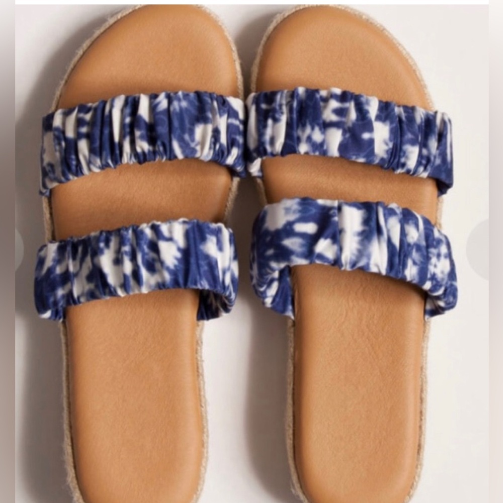 Indigo Tie-Dye Ruched Slide Sandals | Comfy & Stylish Boutique Flat - Picture 4 of 6